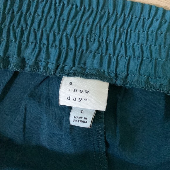 Dark Green Skirt very comfy - Picture 4 of 5